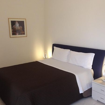 B&B Young Катания Экстерьер фото