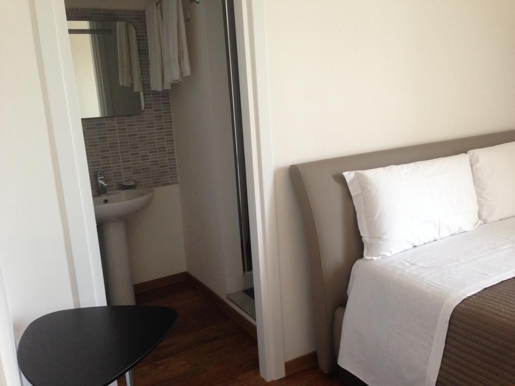 B&B Young Катания Экстерьер фото